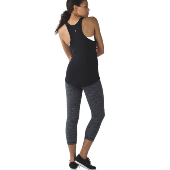 LIKE NEW! Lululemon Wunder Under Crop II - Picture 4 of 14